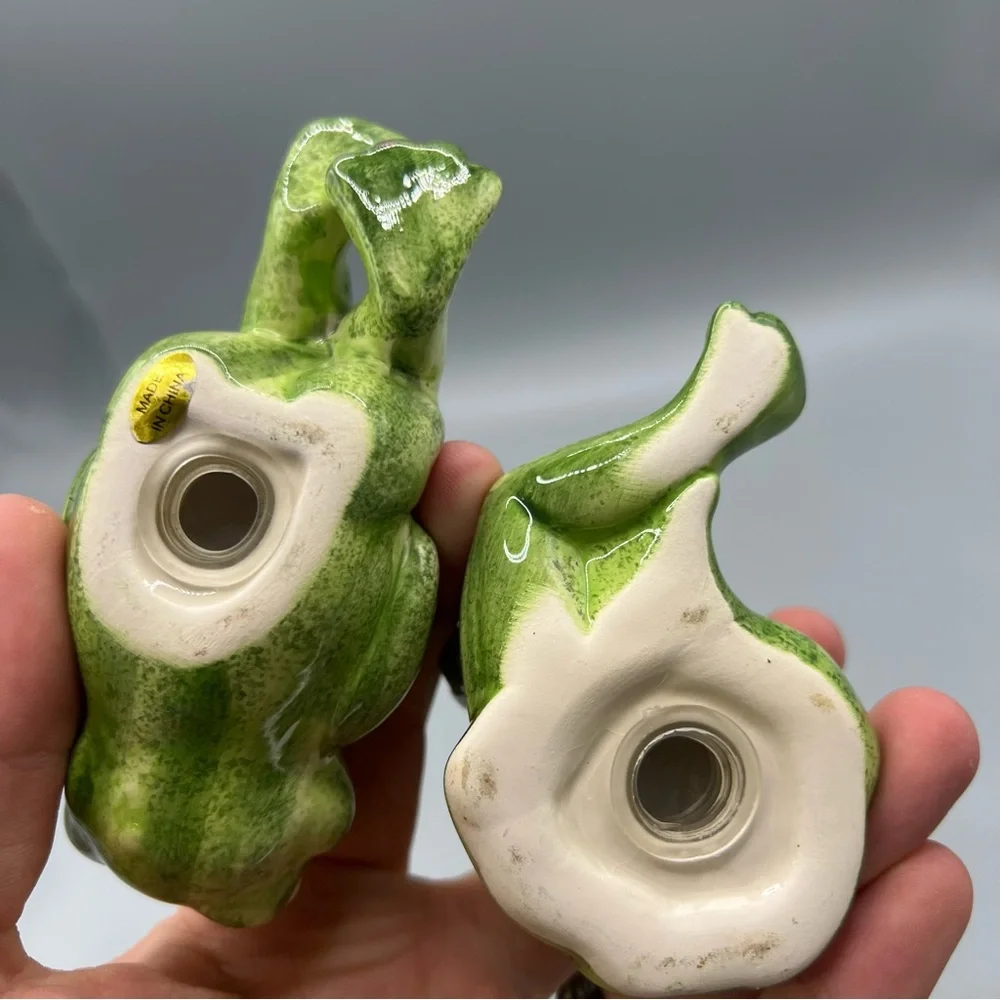 Go Together Ceramic Lounging In Love Frogs Salt And Pepper Shakers China - Picture 7 of 7